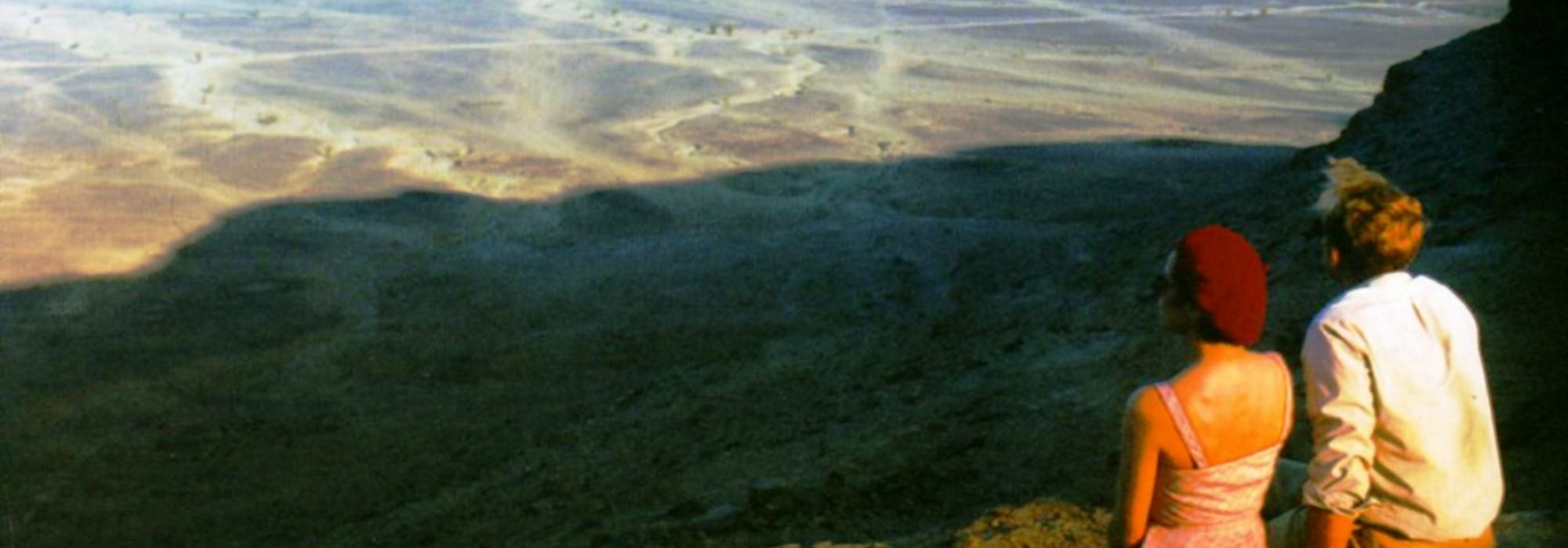 Imagem: cena de O Céu que nos Protege (Bernardo Bertolucci, 1990)