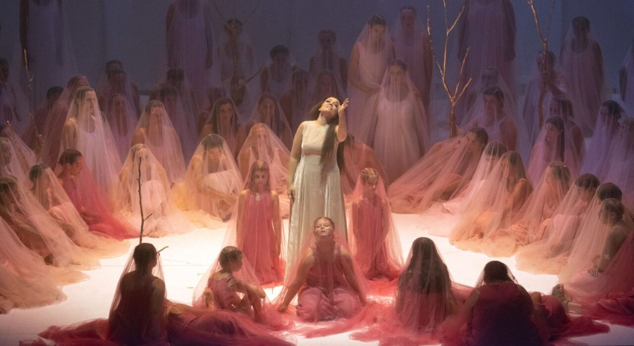 Imagem: montagem de Don Giovanni no Festival de Salzburgo (Monika Rittershaus, 2021)